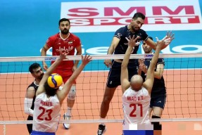 爱游戏中心-红蓝队伍在强劲对手面前表现抢眼