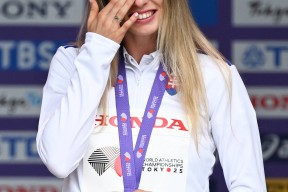 爱游戏中心-荷兰女足队创造历史,首次晋级世界杯四强是谁